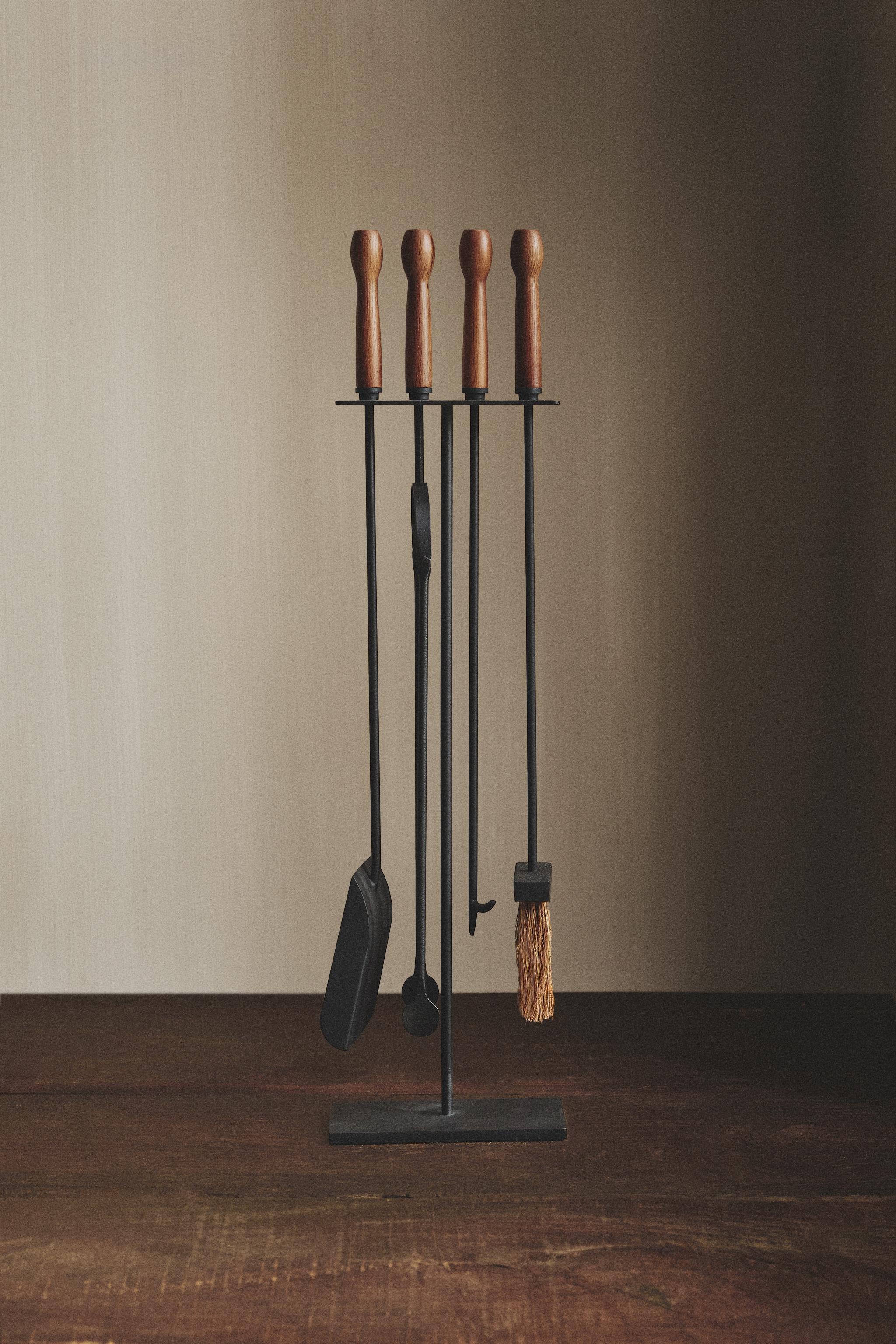 SUPPORT EN FER POUR ACCESSOIRES DE CHEMINÉE